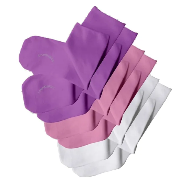 Seamless socks in purple, pink and white colours