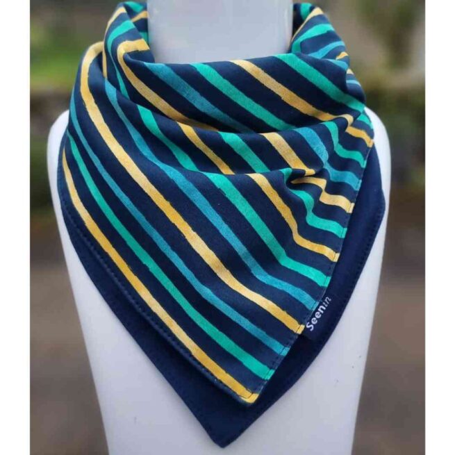 Flip kerchief in sea stripe/navy on mannequin